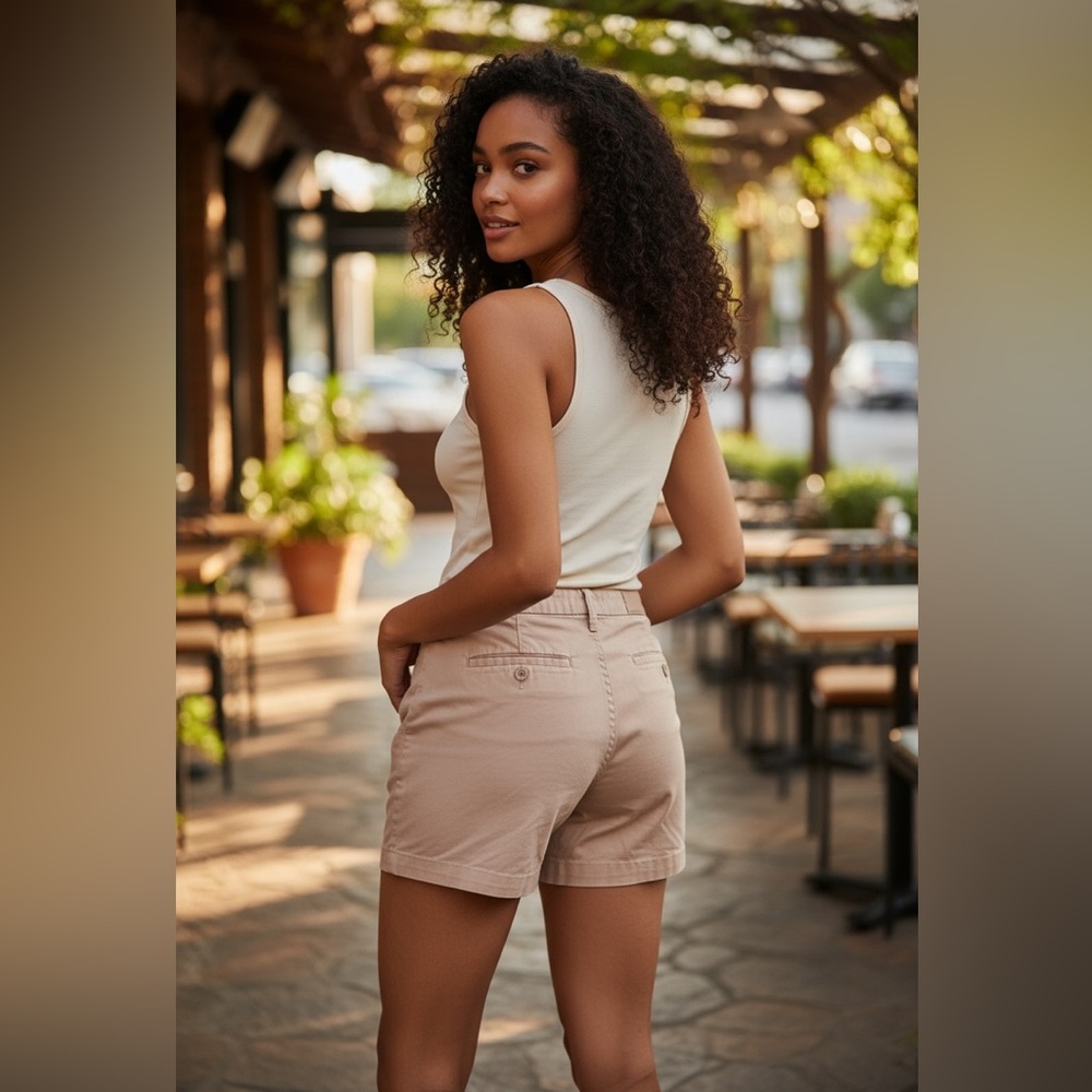 Level 99 Women's Beige Shorts
Size 30